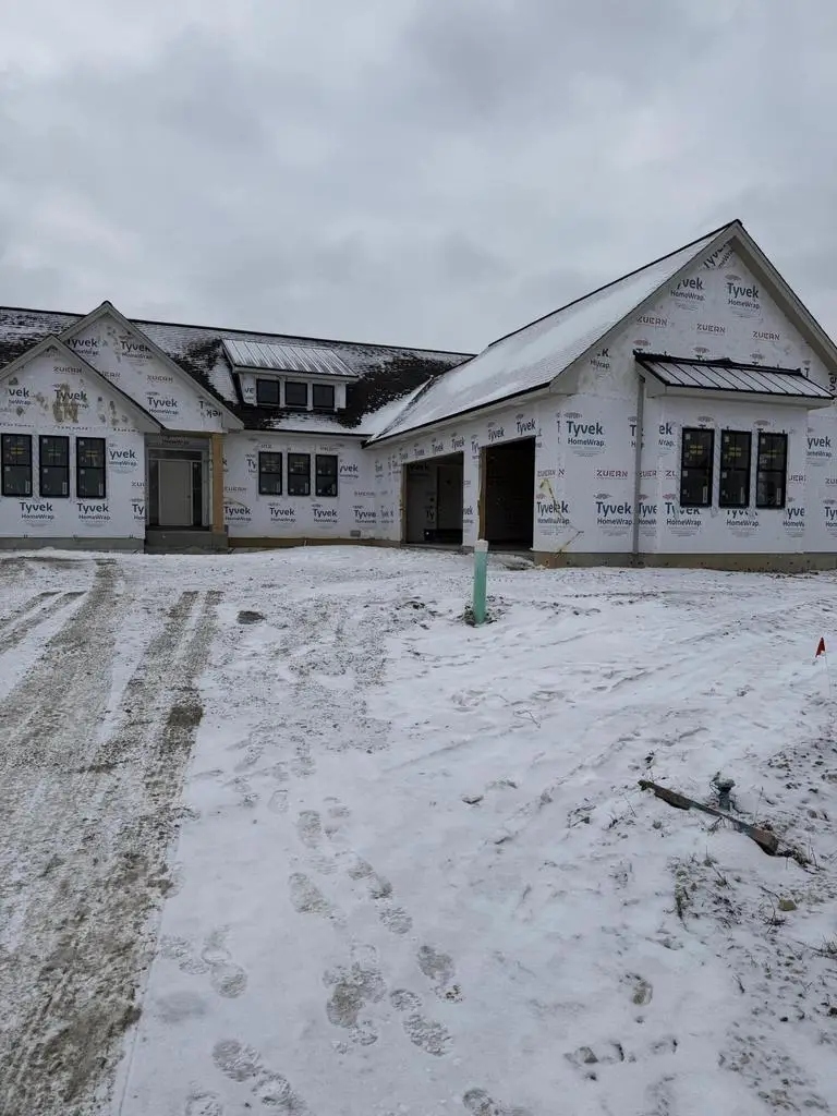 9401 W Huntington DRIVE, Mequon, WI 53097 - Image #2