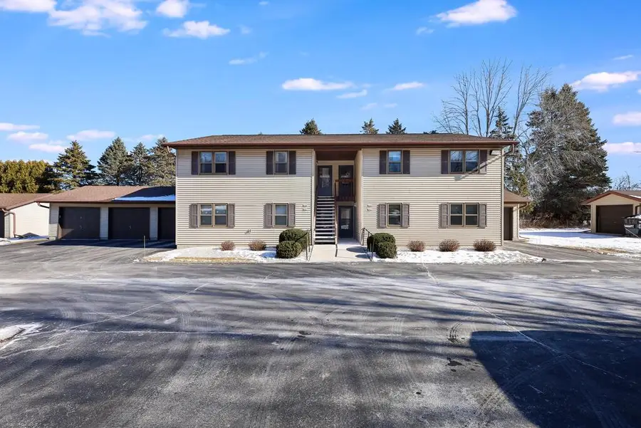 910 E Cedar AVENUE #604, Manitowoc, WI 54220 - #2