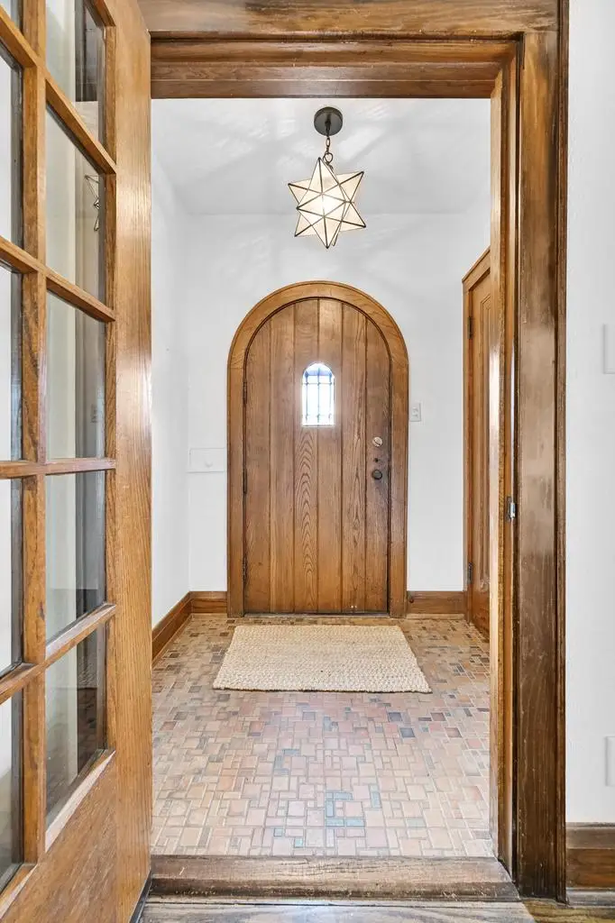 8140 Hillcrest DRIVE, Wauwatosa, WI 53213 - #3