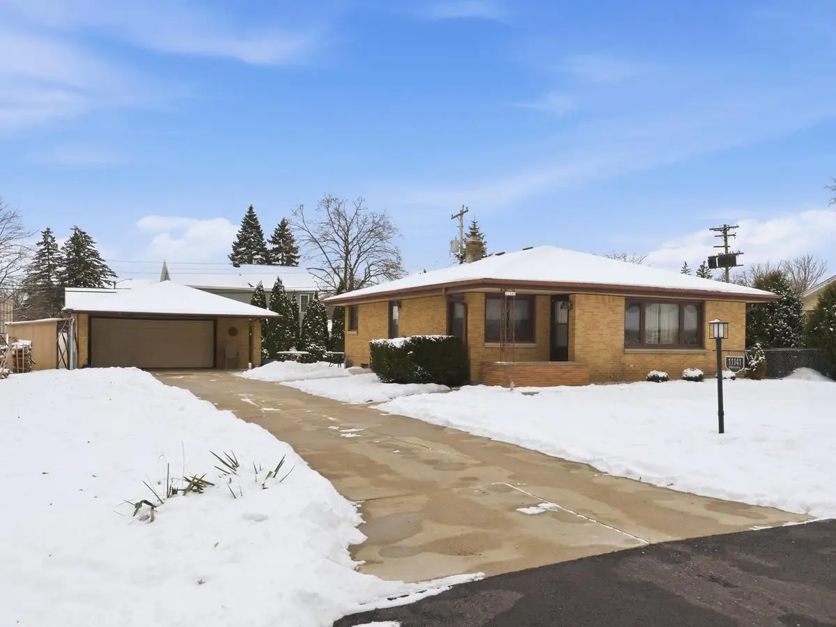 11141 W Mallory AVENUE, Hales Corners, WI 53130 - #1