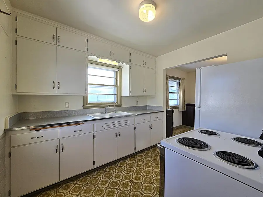 1104 S 107th STREET, West Allis, WI 53214 - Image #3