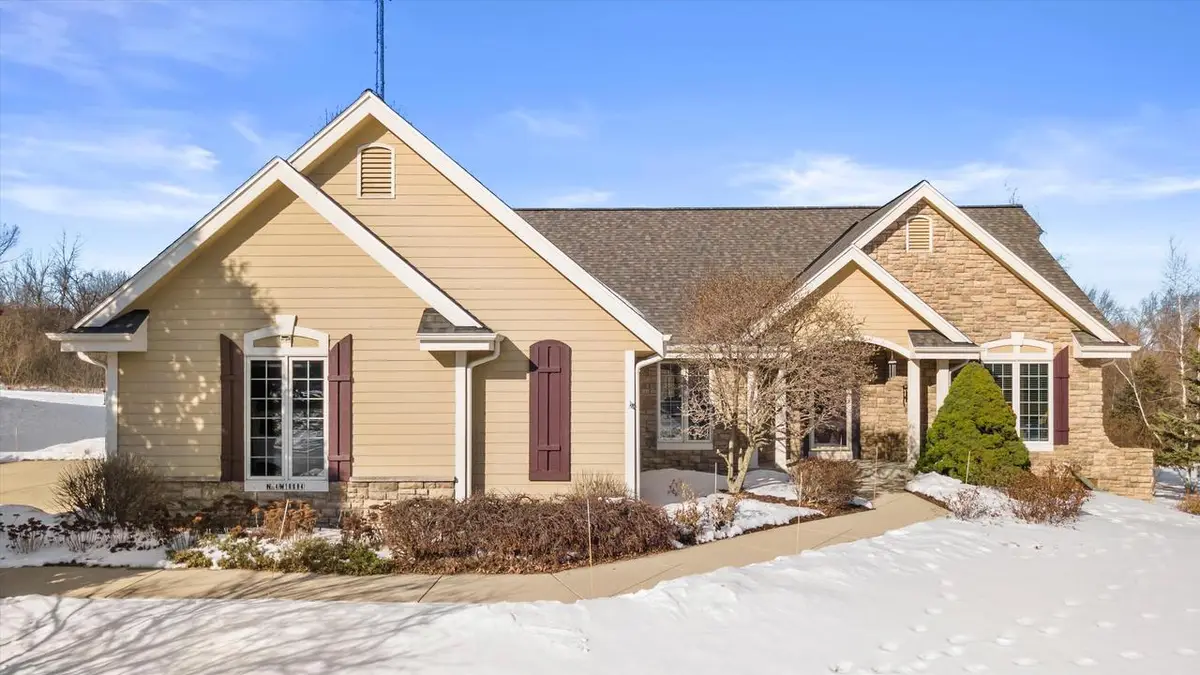 N54W16684 Ravenwood DRIVE, Menomonee Falls, WI 53051 - #1
