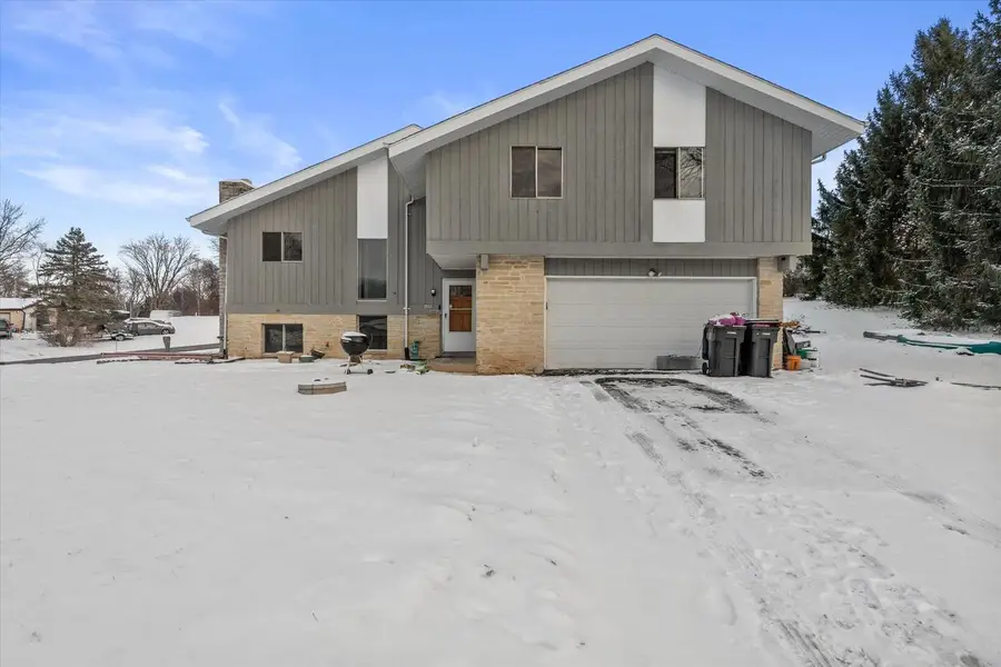 W277S8860 Lakeside DRIVE, Mukwonago, WI 53149 - Image #2