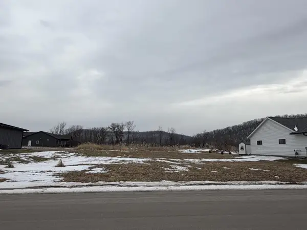 805 BRIDLE LANE, La Crescent, MN 55947