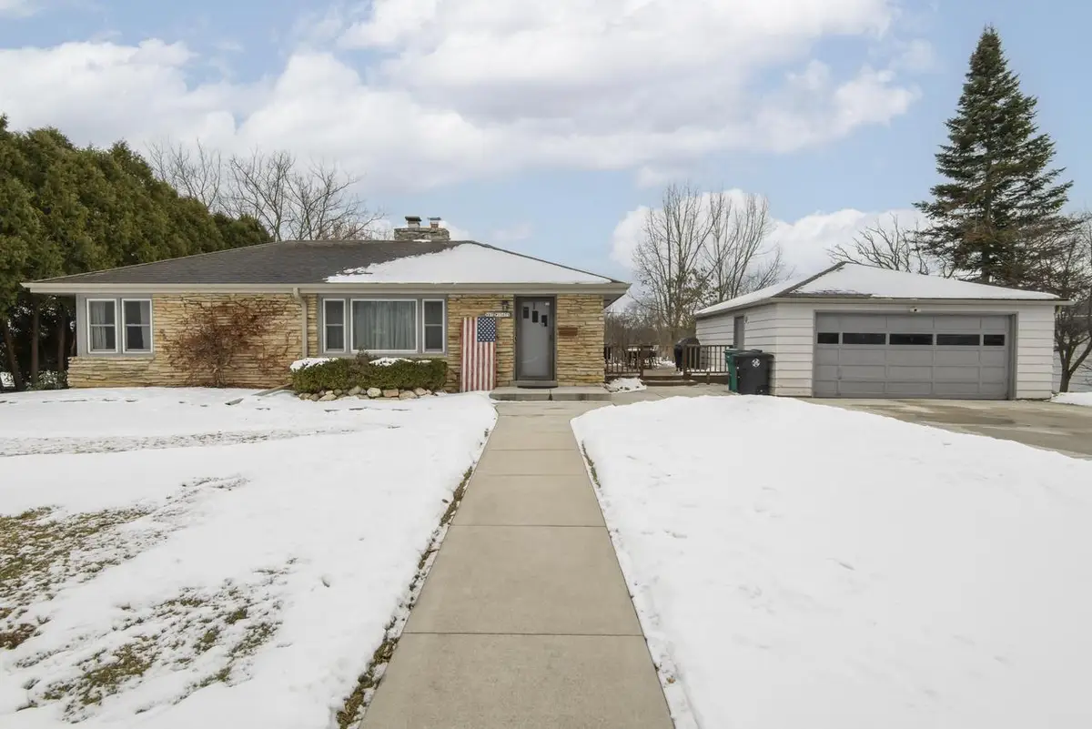 N87W15675 Belleview BOULEVARD, Menomonee Falls, WI 53051 - #1