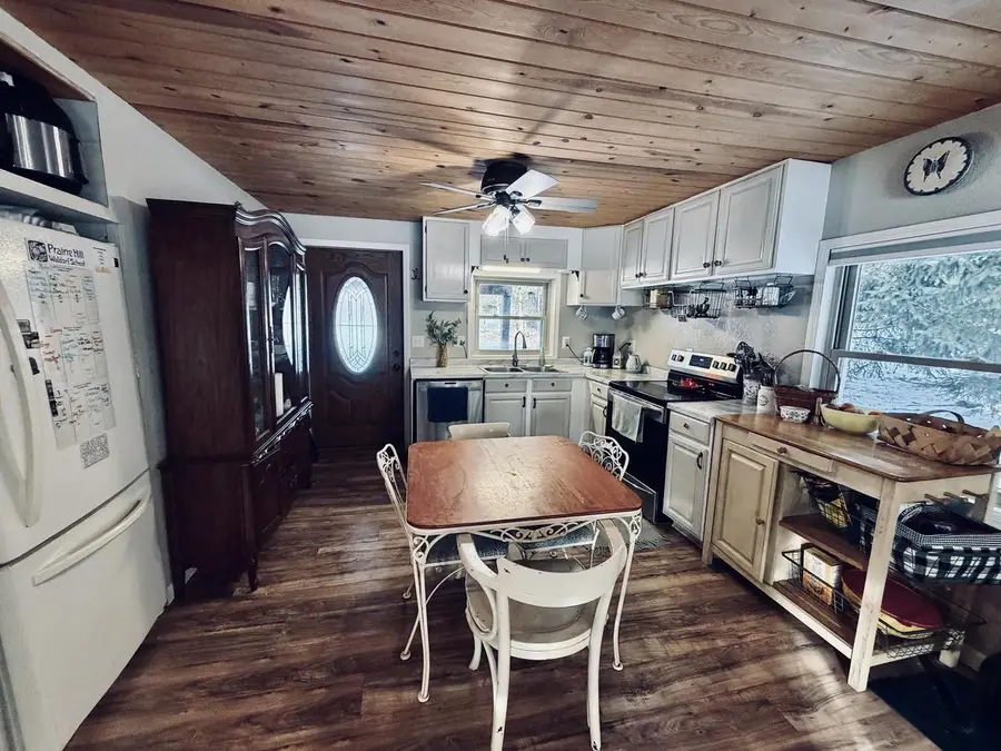 311 S Lapham Peak ROAD, Delafield, WI 53018 - Image #2