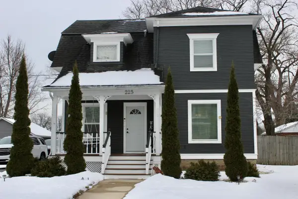 225 Maple AVENUE, Walworth, WI 53184