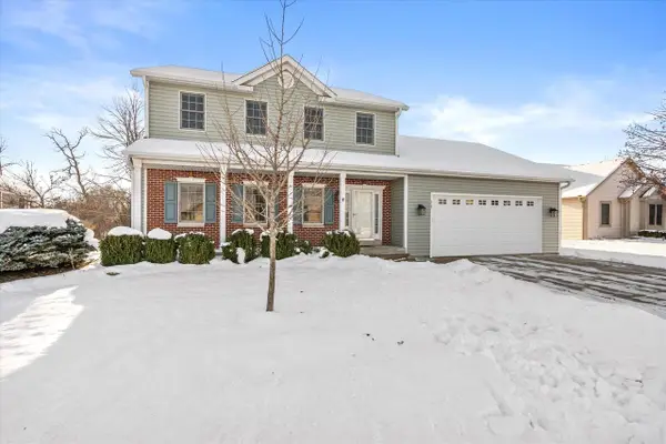 227 Shore CIRCLE, Oconomowoc, WI 53066