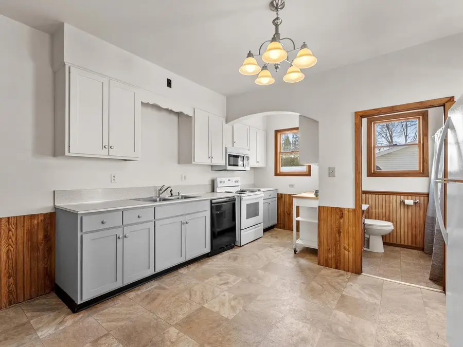 211 Lincoln AVENUE, Sheboygan, WI 53081 - #2