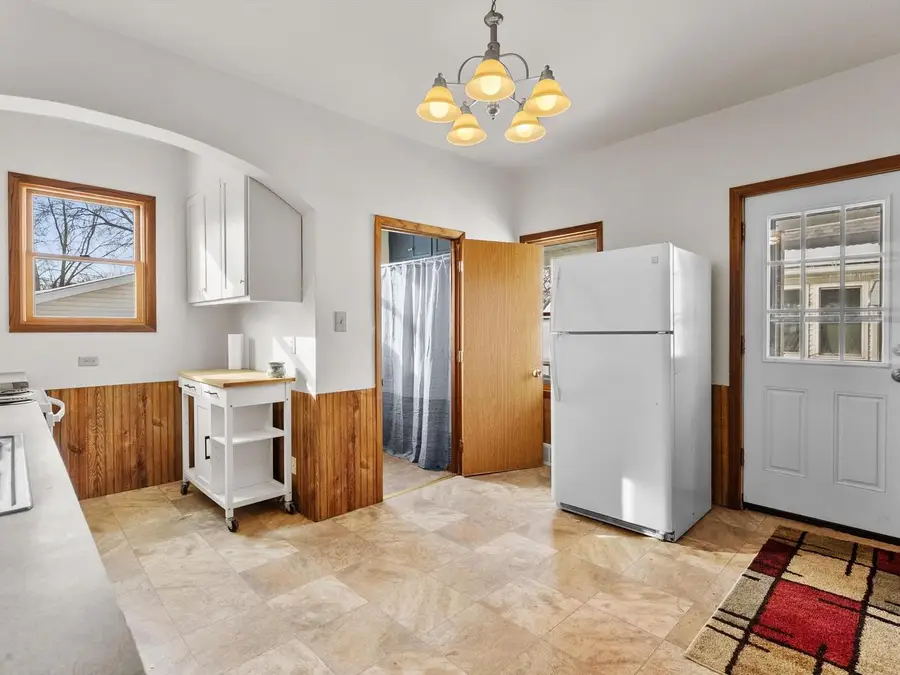 211 Lincoln AVENUE, Sheboygan, WI 53081 - #3