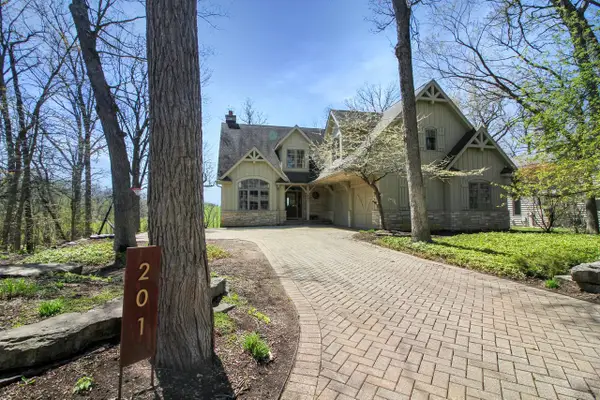201 Abbey Springs DRIVE, Fontana, WI 53125