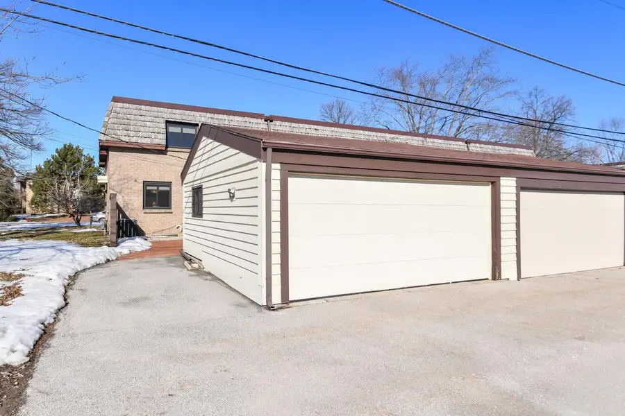 16107 W Heritage LANE, New Berlin, WI 53151 - #2