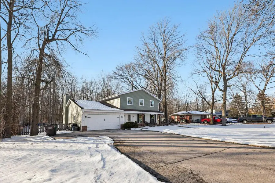 3821 S Sunny View DRIVE, New Berlin, WI 53151 - #2