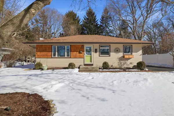 208 Highland AVENUE, Hartland, WI 53029