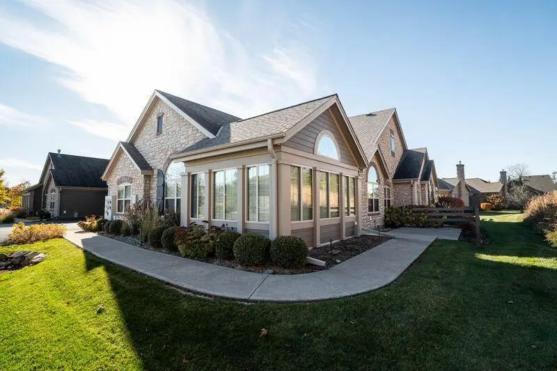 15270 Huff WAY, Brookfield, WI 53005 - #2