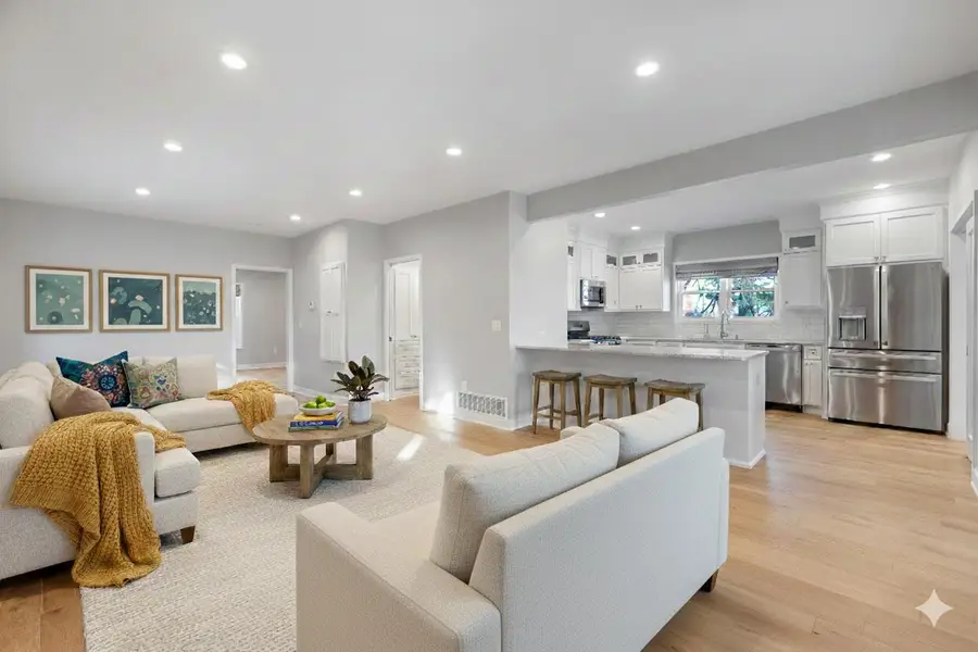 1052 Arrowhead ROAD, Grafton, WI 53024 - #3