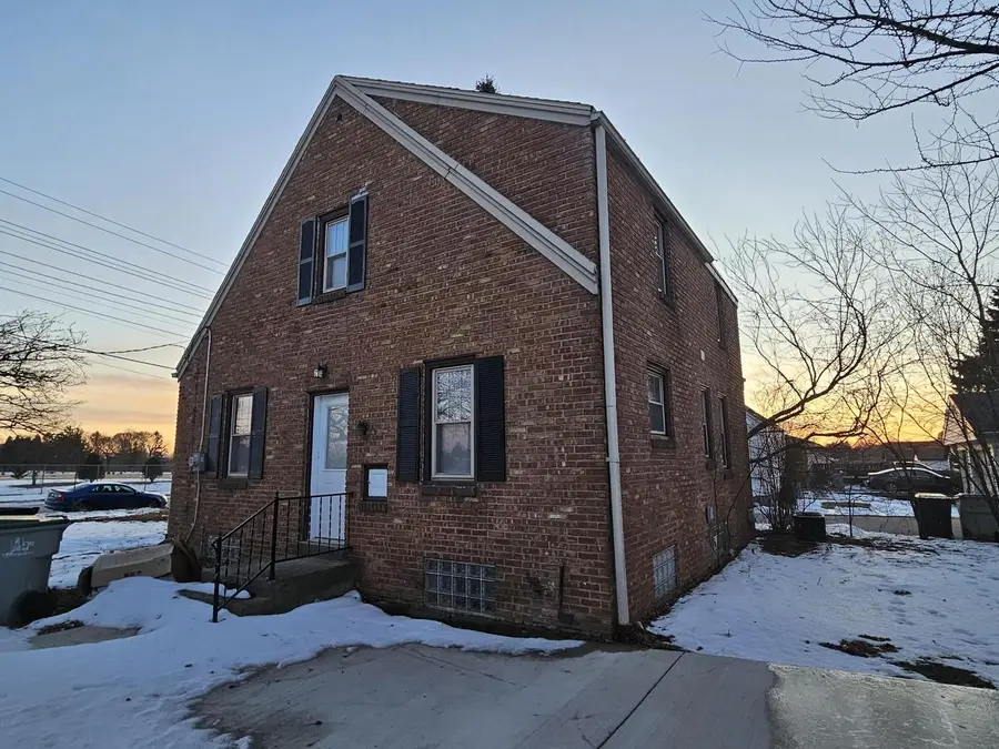 4800 W Green Tree ROAD, Milwaukee, WI 53223 - #2