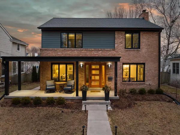 5423 N Santa Monica BOULEVARD, Whitefish Bay, WI 53217