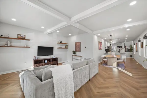 344 E Clarence STREET, Milwaukee, WI 53207