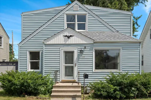 7205 41st AVENUE, Kenosha, WI 53142