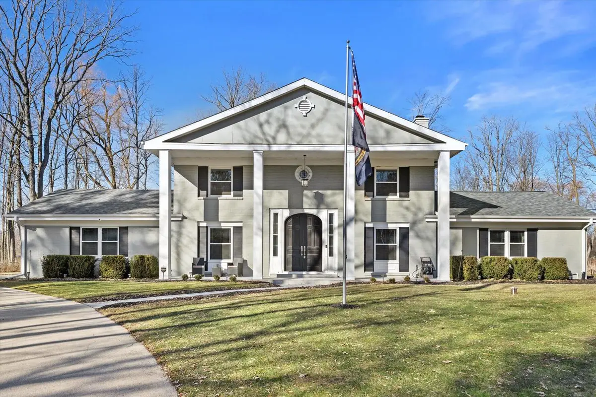 712 W Shady LANE, Mequon, WI 53097 - #1