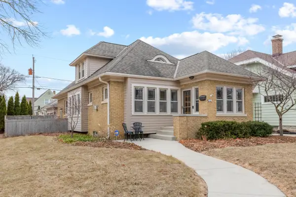 4901 N Hollywood AVENUE, Whitefish Bay, WI 53217