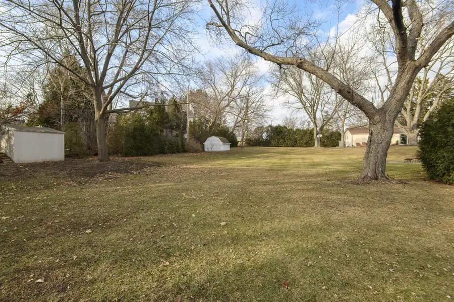 225 W Alta Loma CIRCLE, Thiensville, WI 53092 - #2