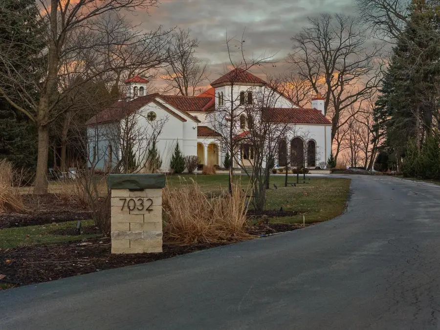 7032 N Barnett LANE, Fox Point, WI 53217 - #2