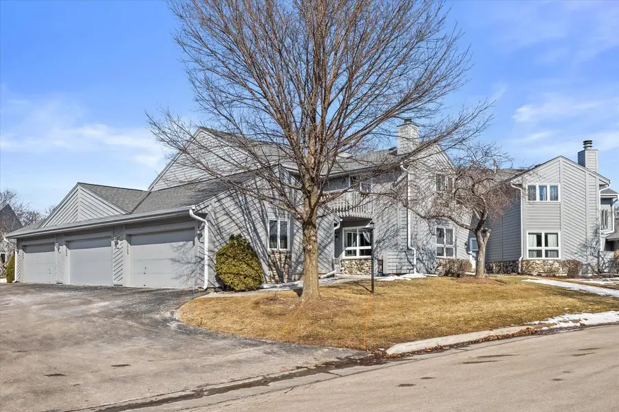 15634 W Brook DRIVE, New Berlin, WI 53151 - #2