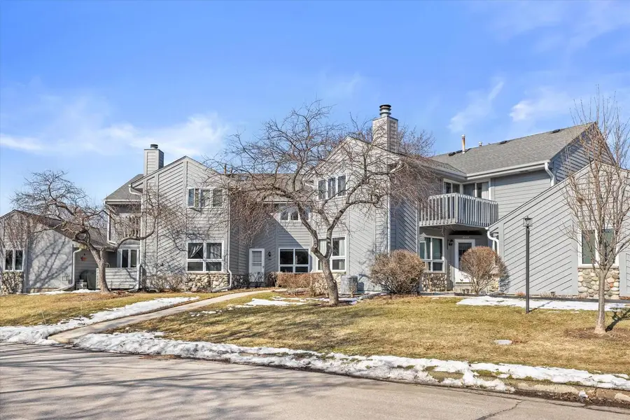 15634 W Brook DRIVE, New Berlin, WI 53151 - #3