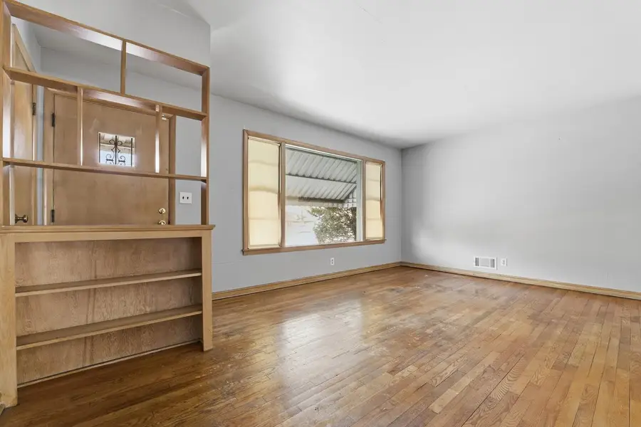 6215 W Keefe Avenue PARKWAY, Milwaukee, WI 53216 - #3