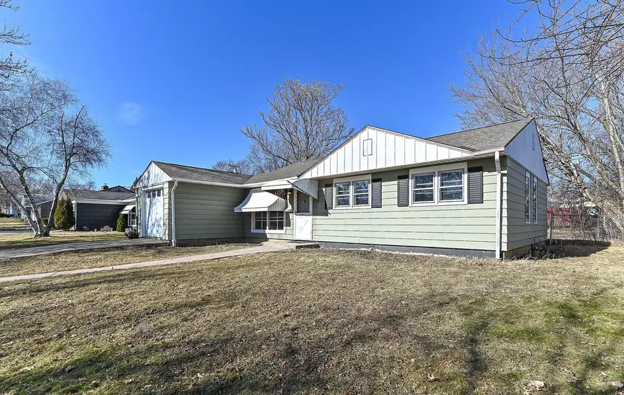 6402 W Bennett AVENUE, Milwaukee, WI 53219 - #2