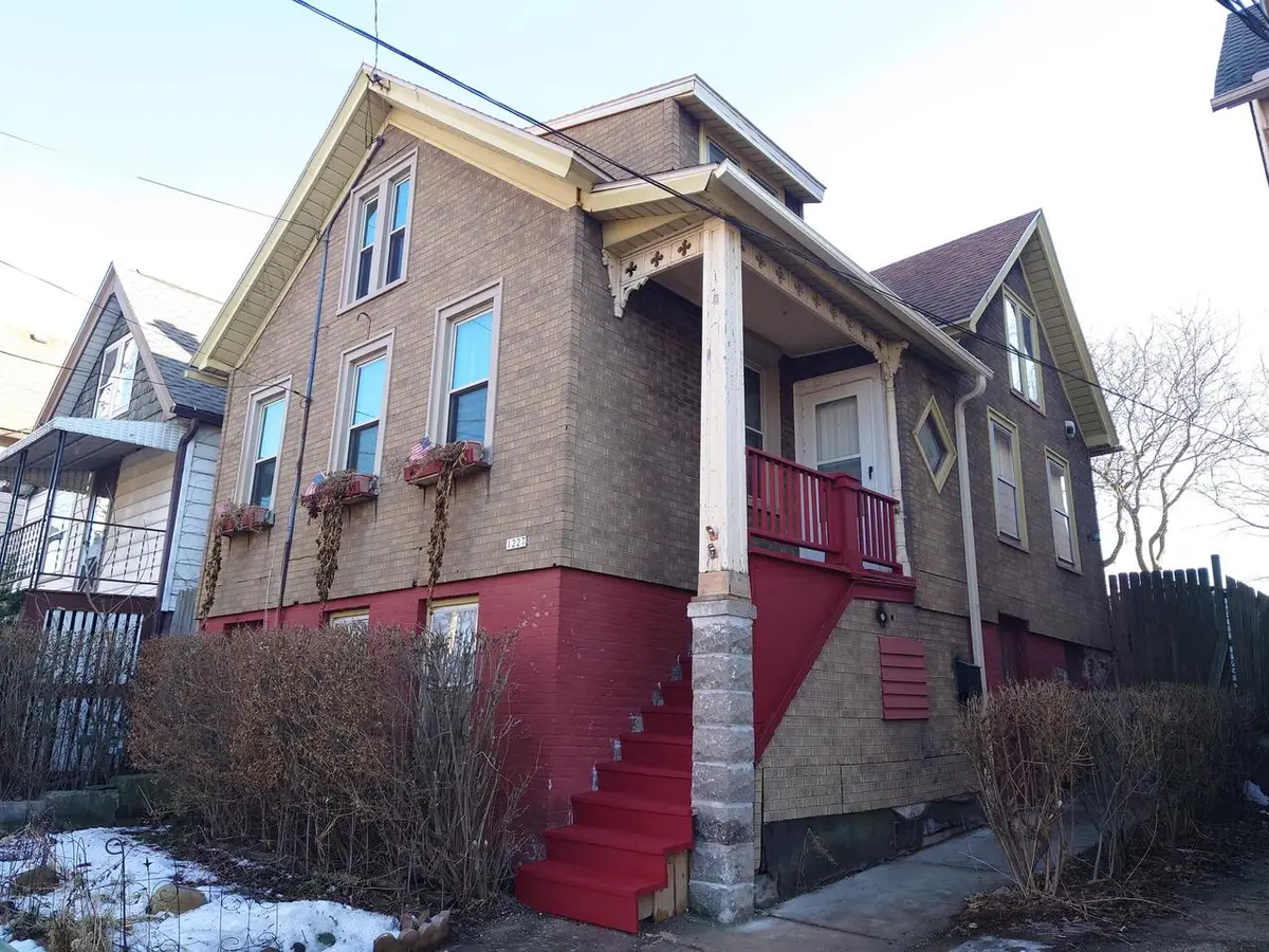 1227 E Kane PLACE, Milwaukee, WI 53202 - #1