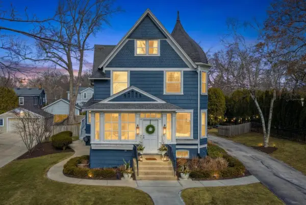 806 E Beaumont AVENUE, Whitefish Bay, WI 53217