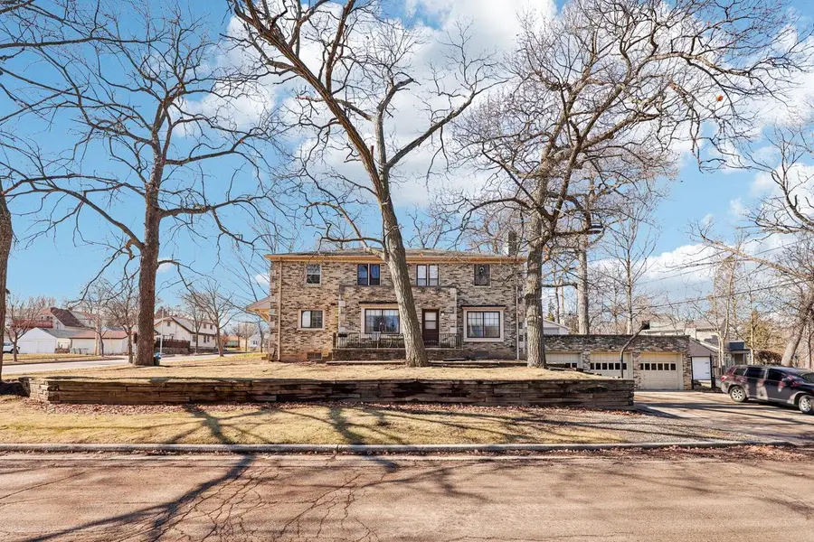 4703 W Jackson Park DRIVE, Milwaukee, WI 53219 - #2