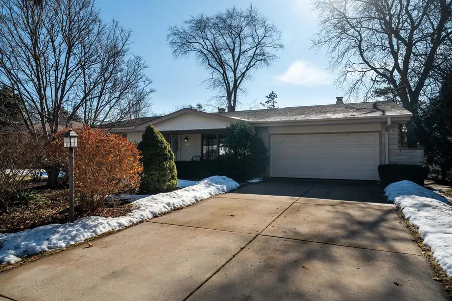 11027 W Derby AVENUE, Wauwatosa, WI 53225 - #2