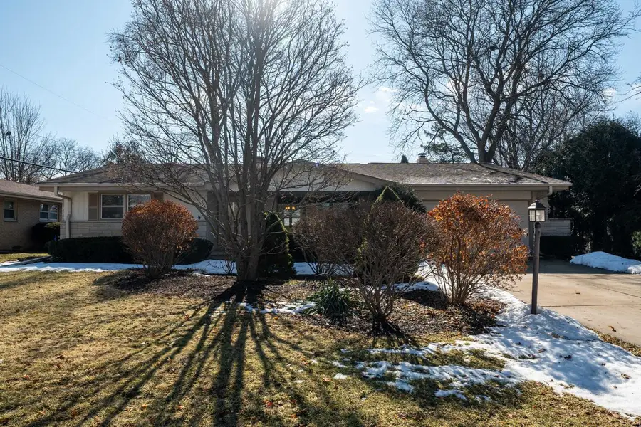 11027 W Derby AVENUE, Wauwatosa, WI 53225 - #3