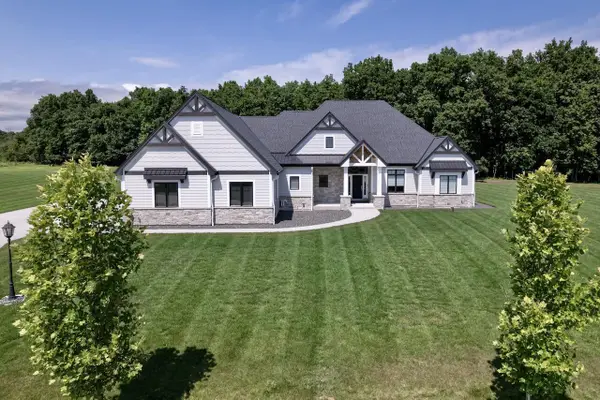 3750 W Pine View COURT, Mequon, WI 53097
