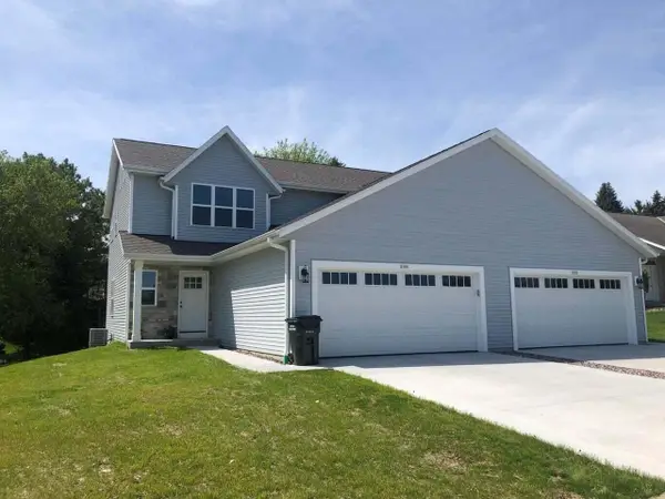 2105 Daisy DRIVE, West Bend, WI 53090