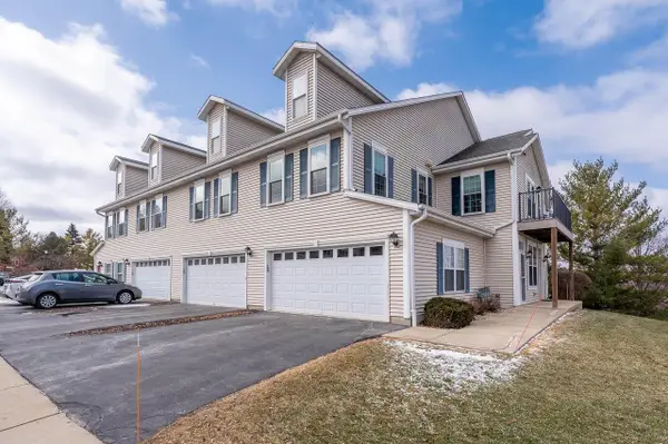 1203 Woodbury COMMON #C, Waukesha, WI 53189