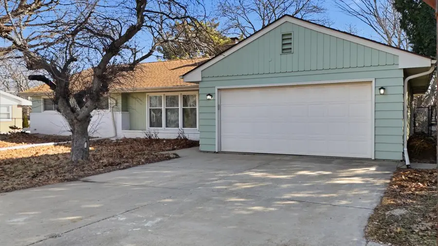 7216 N Mohawk AVENUE, Glendale, WI 53217 - #2