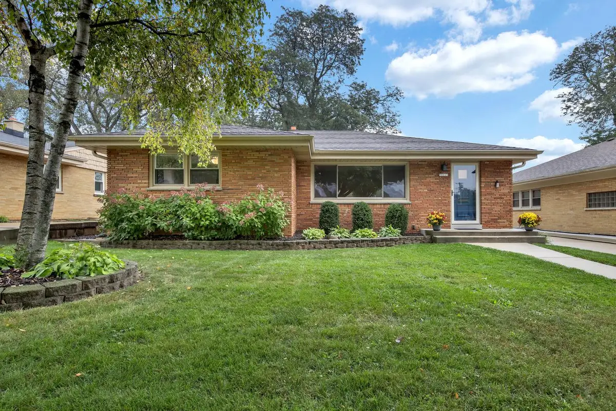 10615 W Woodward AVENUE, Wauwatosa, WI 53222 - #1