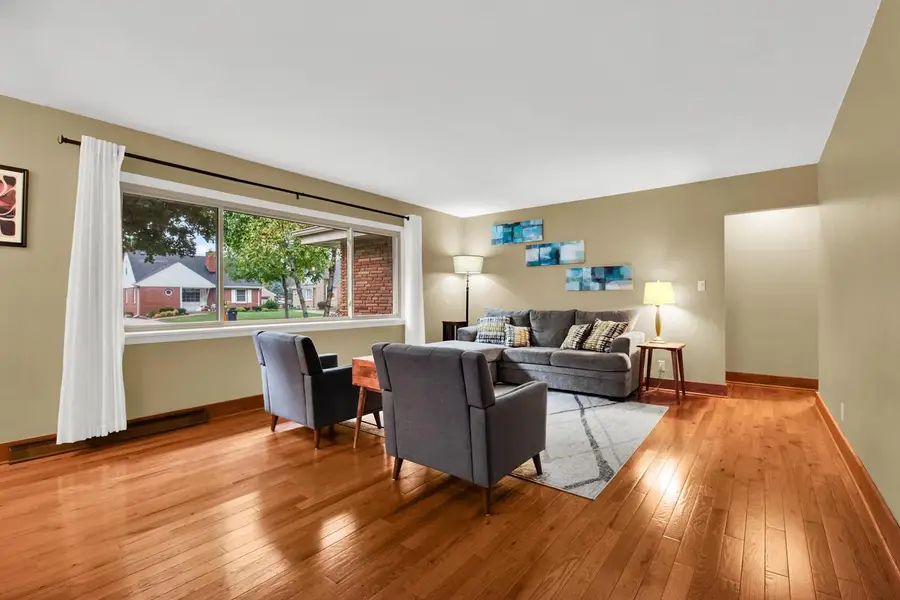 10615 W Woodward AVENUE, Wauwatosa, WI 53222 - #2