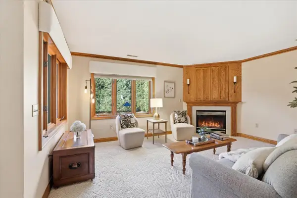 465 Hartford SQUARE #1, Hartford, WI 53027