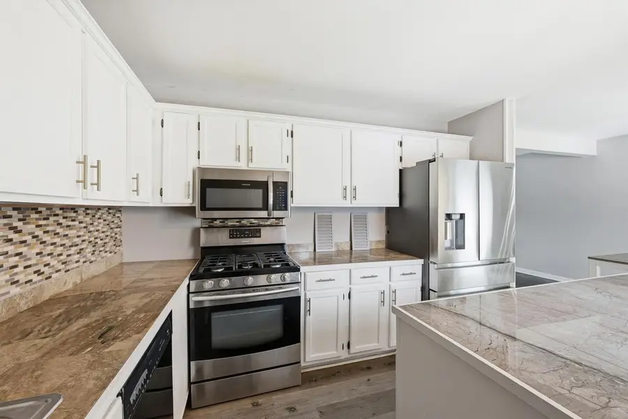 6113 W Calumet ROAD, Milwaukee, WI 53223 - #3