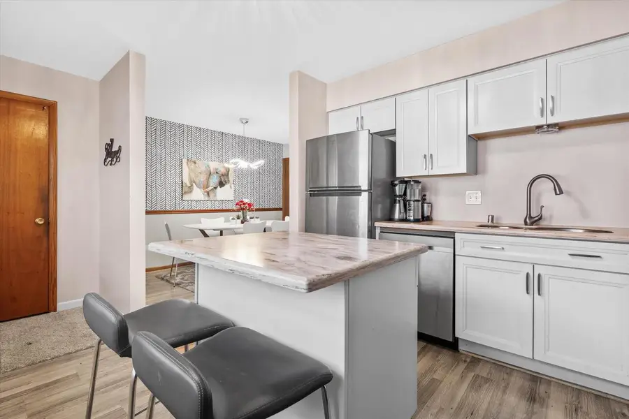 4958 W Colonial COURT, Greenfield, WI 53220 - #2