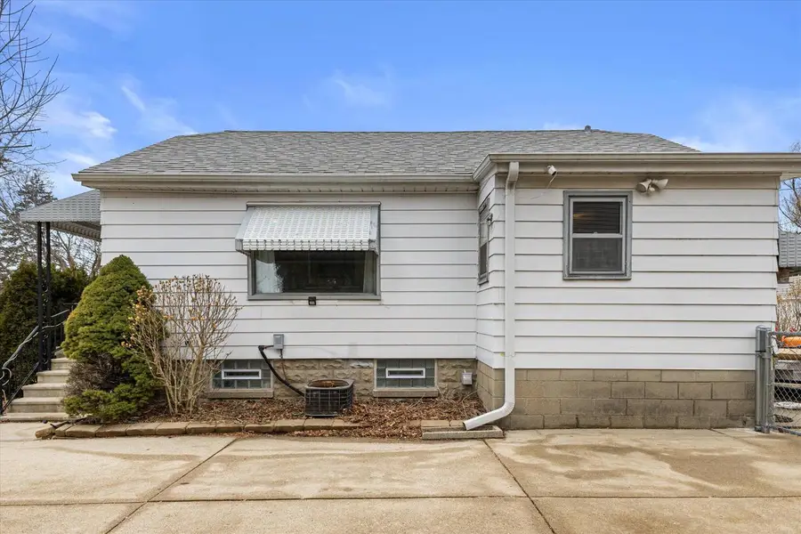 3928 E Birchwood AVENUE, Cudahy, WI 53110 - #3