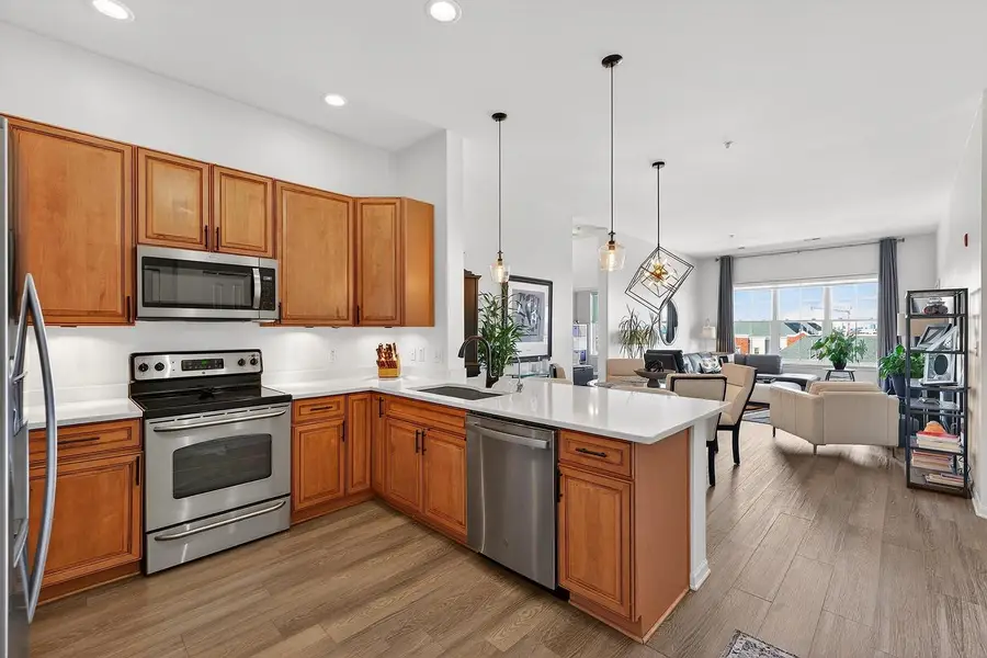 3930 S Lake DRIVE #511, Saint Francis, WI 53235 - #3