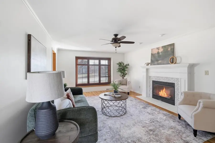 858 Laureate DRIVE, Pewaukee, WI 53072 - #2