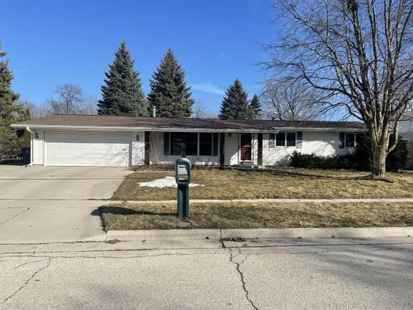735 Sunset DRIVE, Plymouth, WI 53073